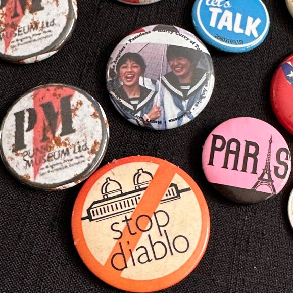 LOT of 16 Vintage Buttons - Rock - Political - Message - Advertising - Picture 8 of 10